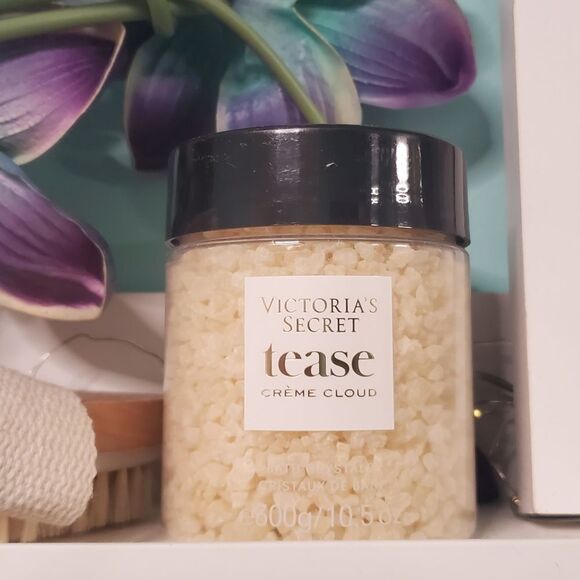 Victoria's Secret Tease Cloud Bath Salts - Picture 2 of 6
